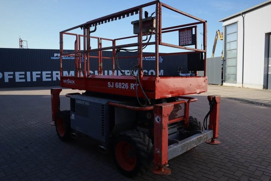 SkyJack SJ6826 Diesel, 4x4 Drive, 10m Working Height, 567k - Nacelle ciseaux: photos 2 SkyJack SJ6826 Diesel, 4x4 Drive, 10m Working Height, 567k - Nacelle ciseaux: photos 2