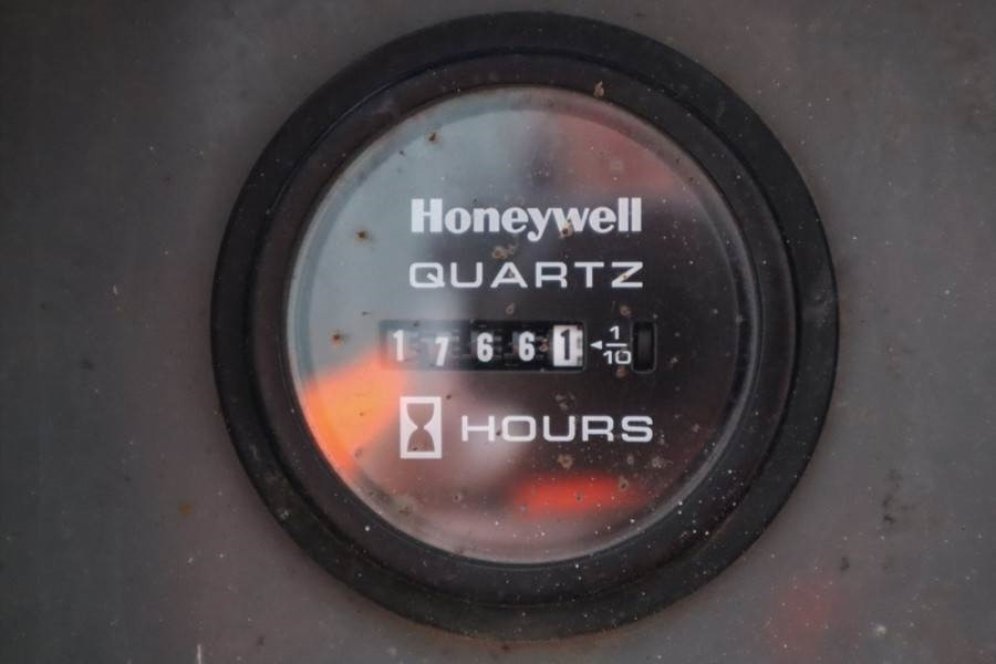 SkyJack SJ6826 Diesel, 4x4 Drive, 10m Working Height, 567k - Nacelle ciseaux: photos 4 SkyJack SJ6826 Diesel, 4x4 Drive, 10m Working Height, 567k - Nacelle ciseaux: photos 4