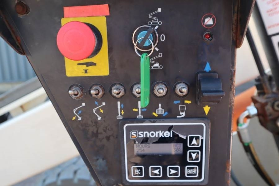 Snorkel A38E Valid Inspection, Electric, 13.5m Working Hei - Nacelle articulée: photos 4 Snorkel A38E Valid Inspection, Electric, 13.5m Working Hei - Nacelle articulée: photos 4