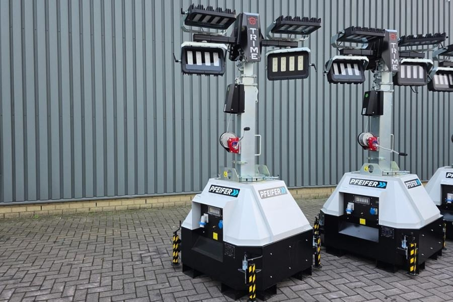 Trime X-Mast 4 × 320W LED Valid Inspection, *Guarantee! - Mat d'éclairage: photos 2 Trime X-Mast 4 × 320W LED Valid Inspection, *Guarantee! - Mat d'éclairage: photos 2