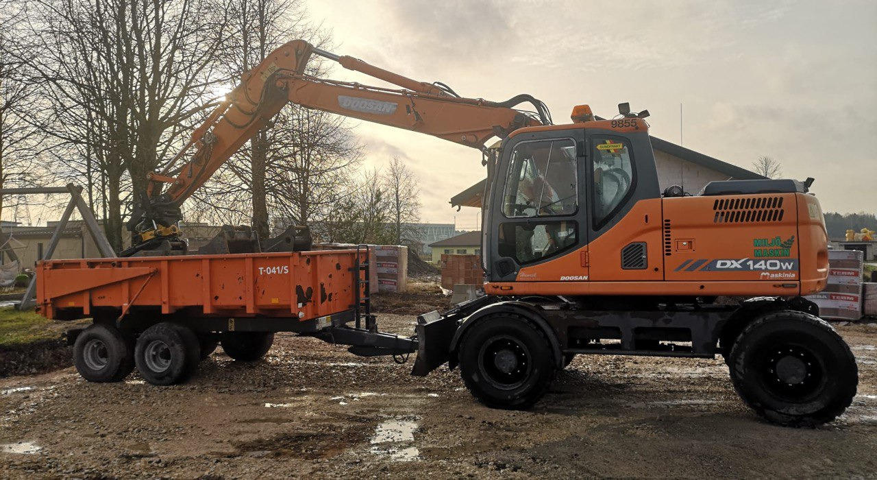 Doosan DX 140 - Pelle sur pneus: photos 5 Doosan DX 140 - Pelle sur pneus: photos 5