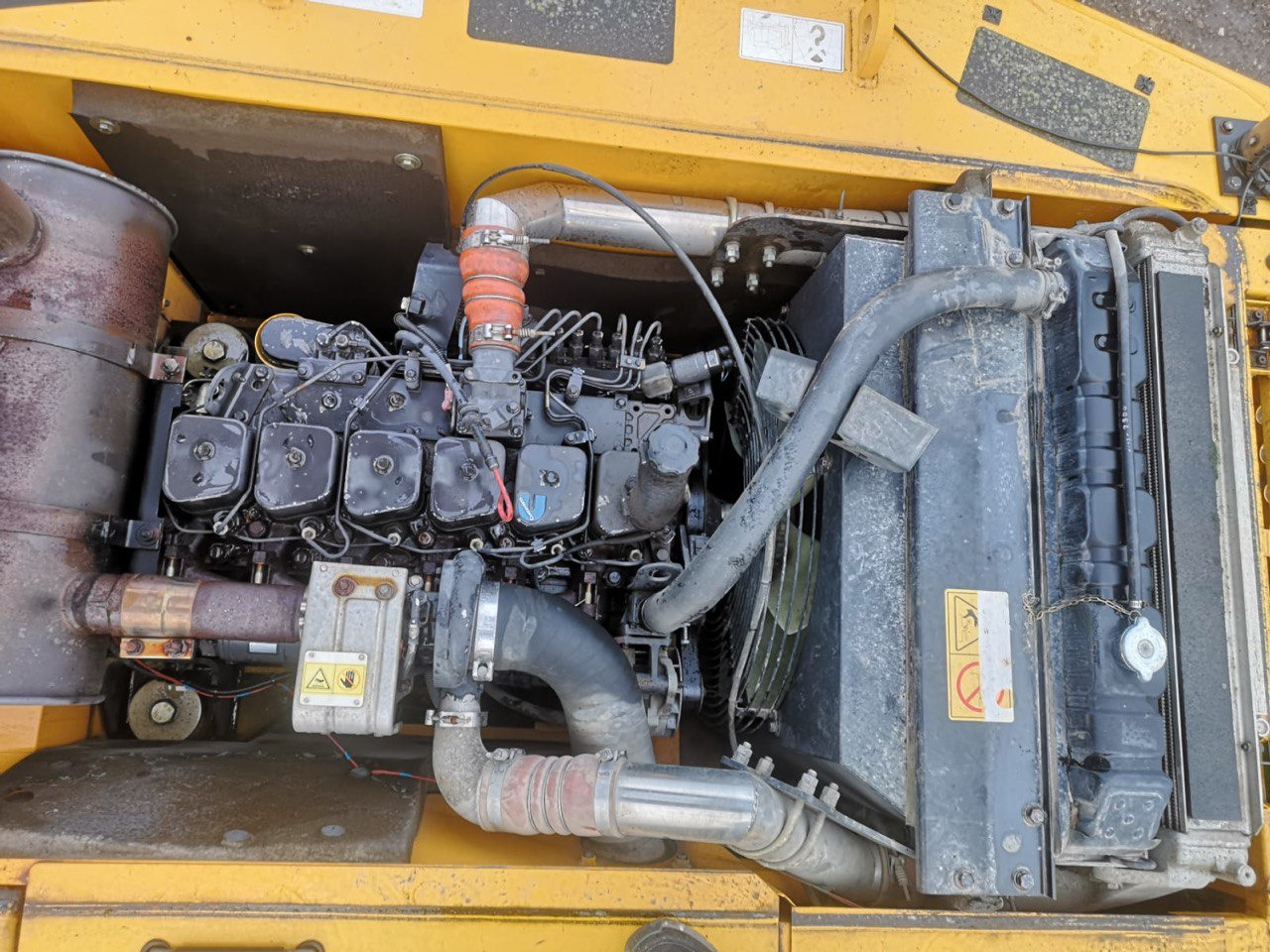 HYUNDAI 210 - Pelle sur pneus: photos 5 HYUNDAI 210 - Pelle sur pneus: photos 5