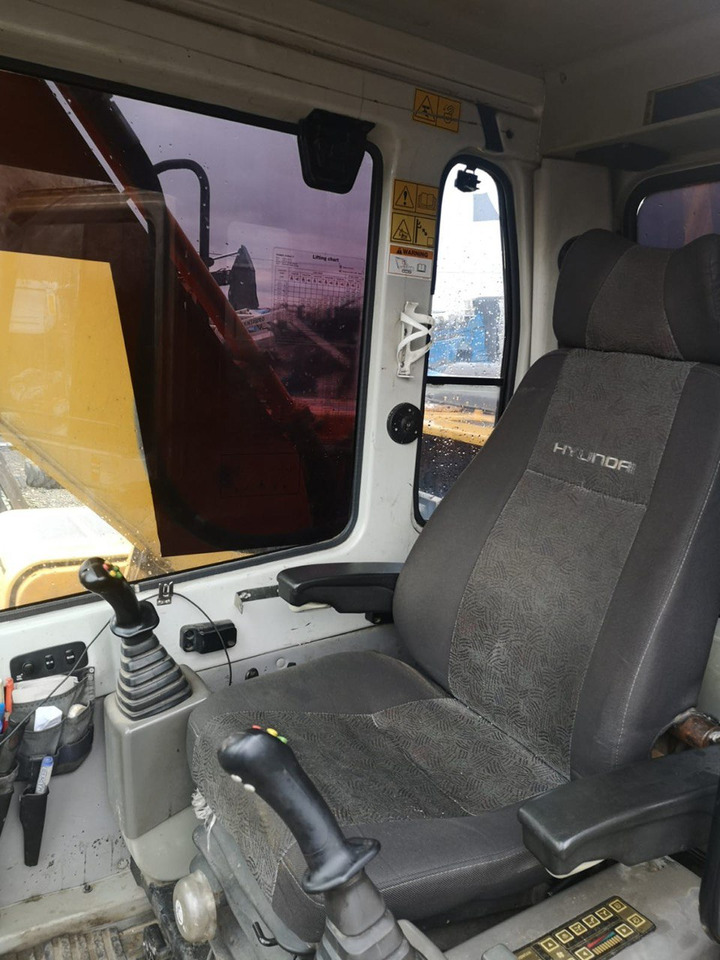 HYUNDAI 210 - Pelle sur pneus: photos 2 HYUNDAI 210 - Pelle sur pneus: photos 2