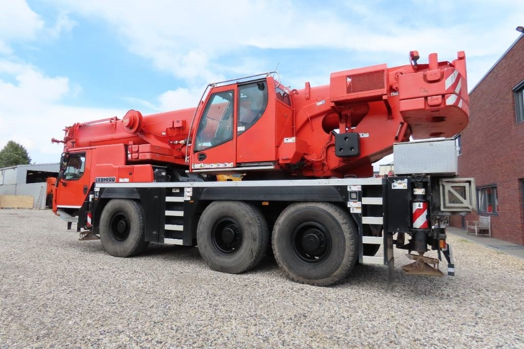 Liebherr LTM 1055-3.2 - Grue tout-terrain: photos 4 Liebherr LTM 1055-3.2 - Grue tout-terrain: photos 4