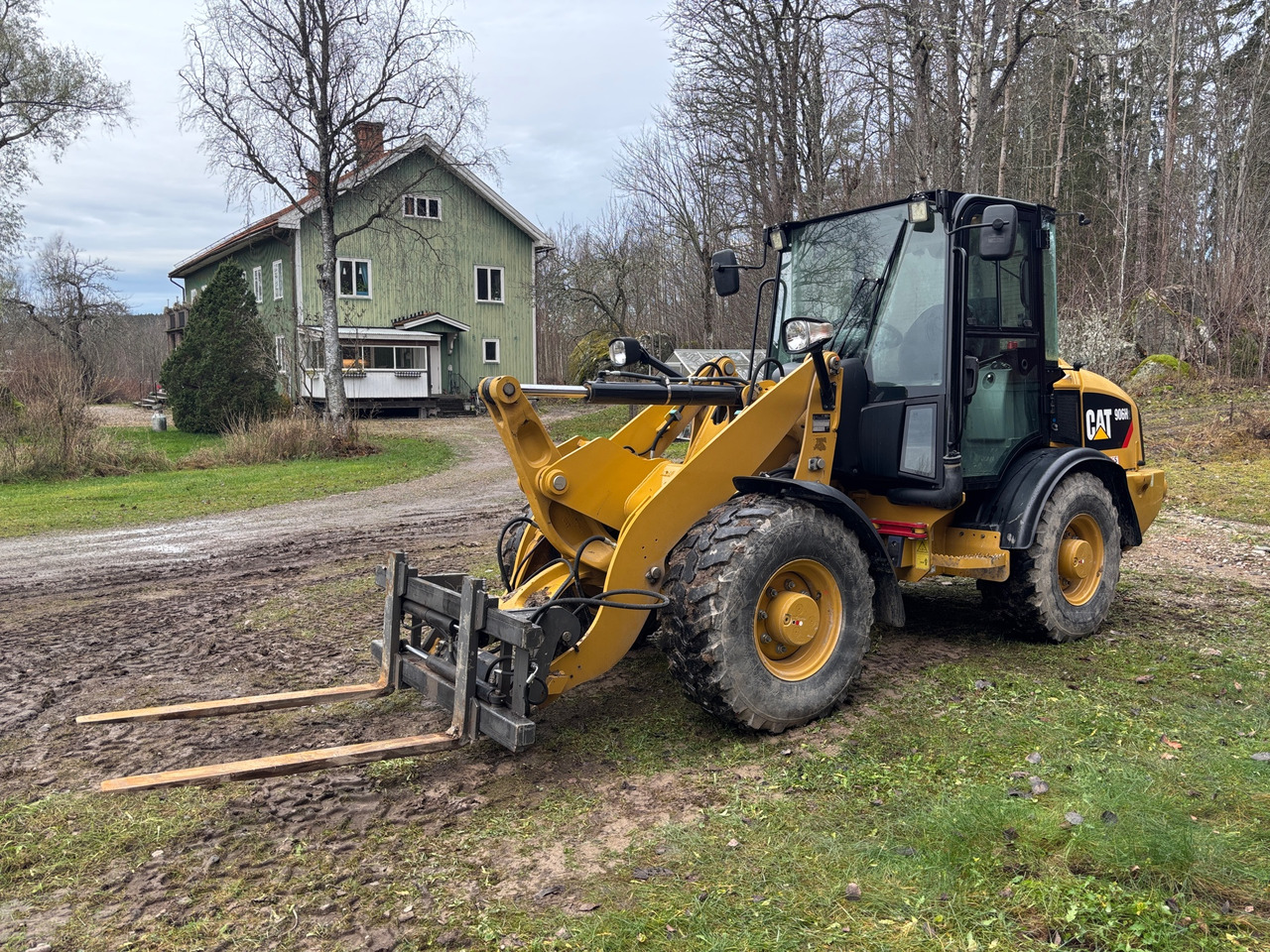 CAT 906H2 - Chargeuse sur pneus: photos 1 CAT 906H2 - Chargeuse sur pneus: photos 1