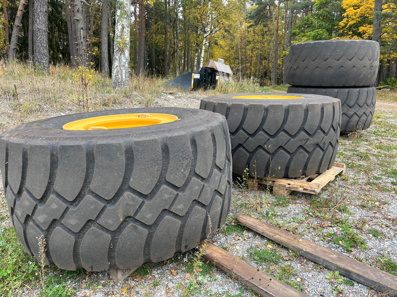 Goodyear 875/65R29 4 st - Pneu pour Engins de chantier: photos 1 Goodyear 875/65R29 4 st - Pneu pour Engins de chantier: photos 1