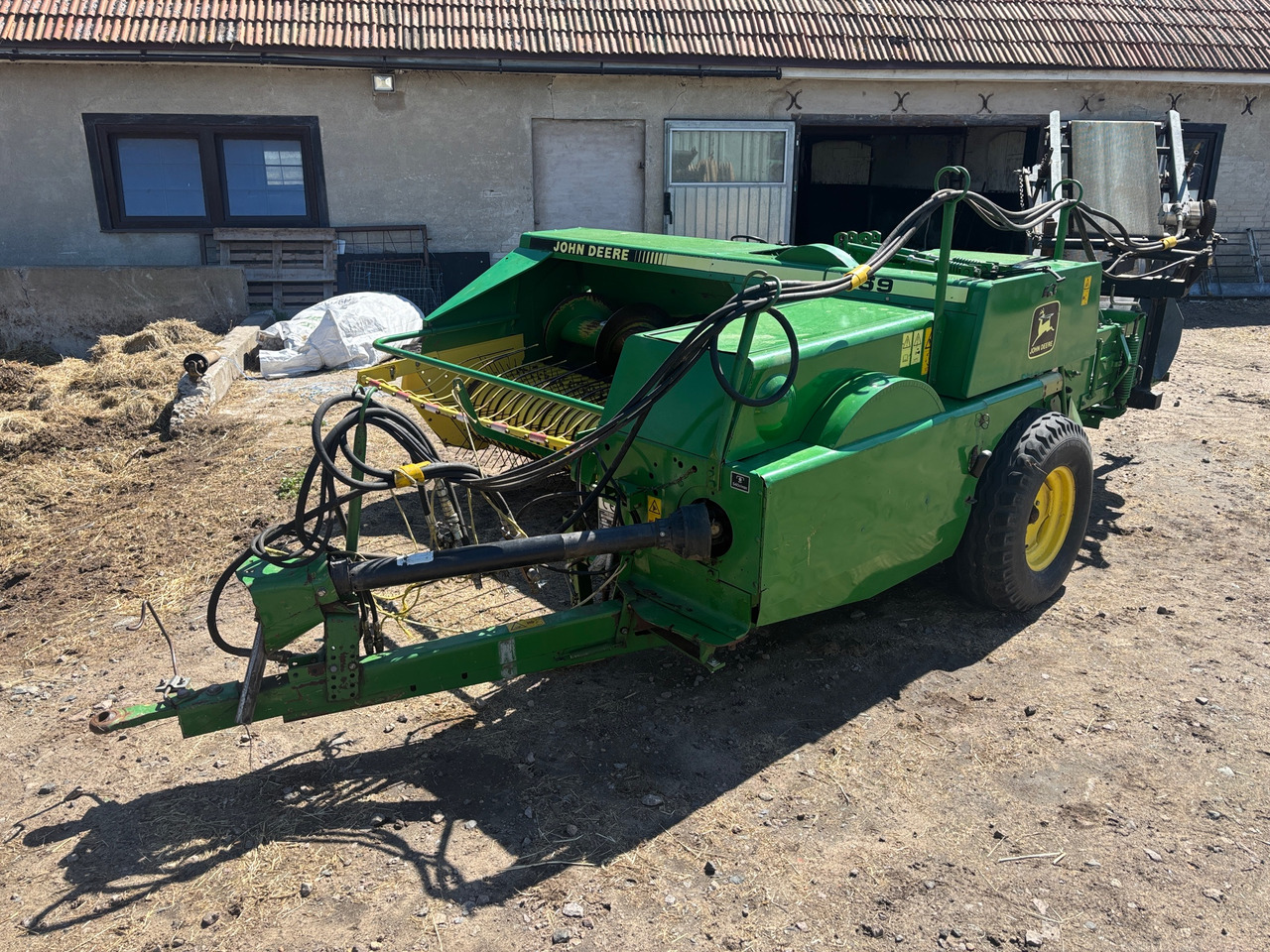 John Deere 459 - Presse à balles rondes: photos 1 John Deere 459 - Presse à balles rondes: photos 1
