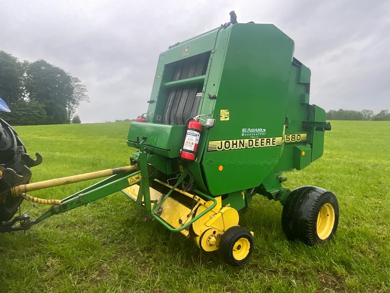 John Deere 580 - Presse à balles rondes: photos 1 John Deere 580 - Presse à balles rondes: photos 1