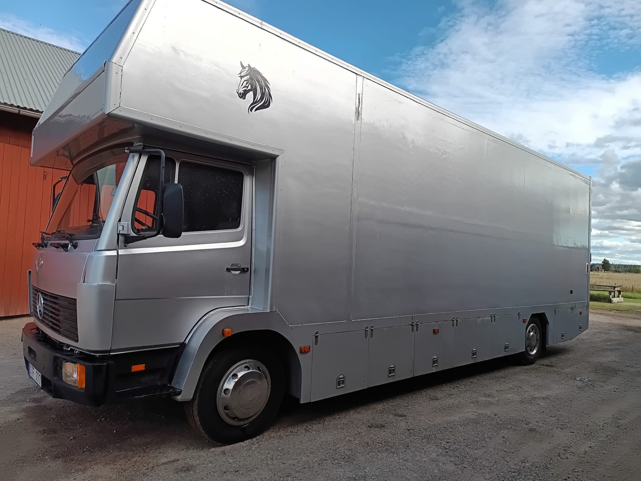 Mercedes-Benz 1320 - Camion chevaux: photos 1 Mercedes-Benz 1320 - Camion chevaux: photos 1