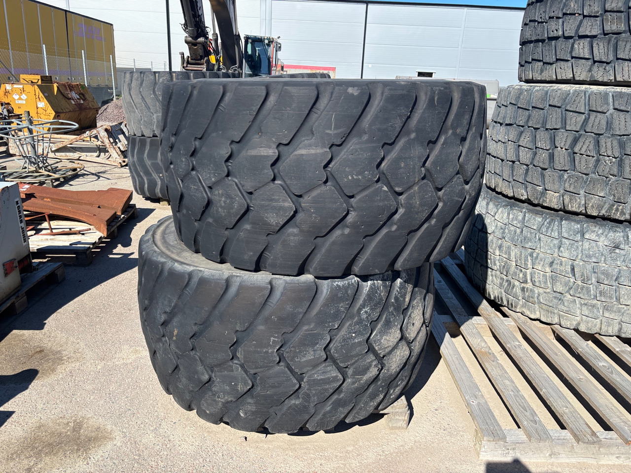 Michelin 750/65R25 - Pneu pour Engins de chantier: photos 1 Michelin 750/65R25 - Pneu pour Engins de chantier: photos 1