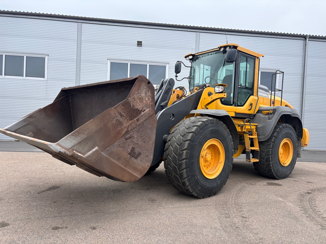 Volvo L110H - Chargeuse sur pneus: photos 1 Volvo L110H - Chargeuse sur pneus: photos 1