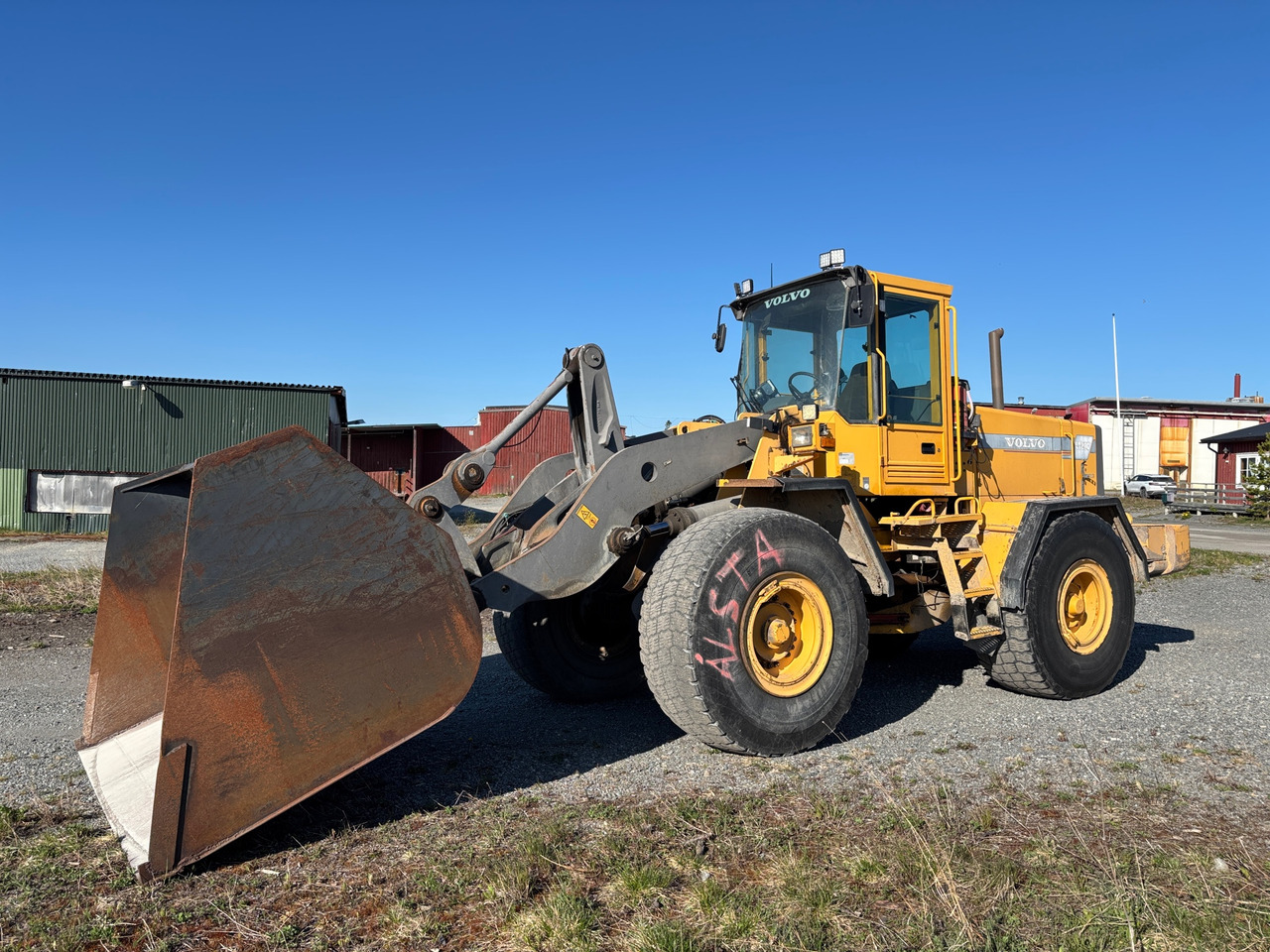 Volvo L120C - Chargeuse sur pneus: photos 1 Volvo L120C - Chargeuse sur pneus: photos 1