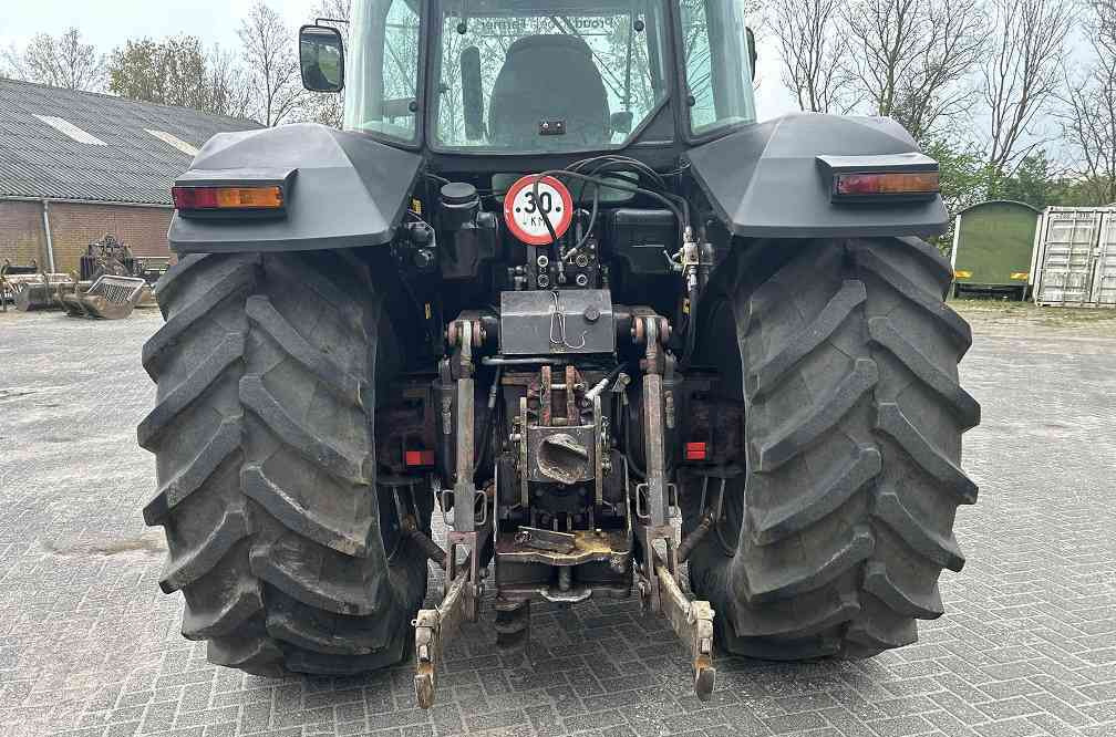 Massey Ferguson 8110 dynashift - Tracteur agricole: photos 3 Massey Ferguson 8110 dynashift - Tracteur agricole: photos 3
