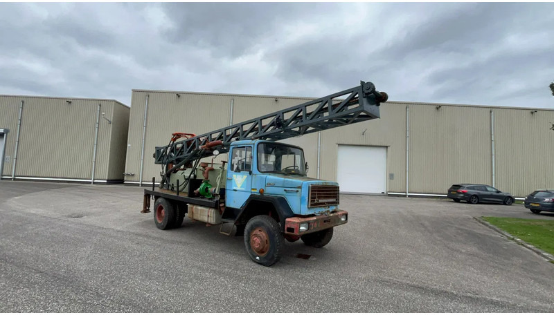 Bomag Iveco magirus 160D15 4x4 Bomag B300 Bohrgerat Drilling machine - Foreuse: photos 3 Bomag Iveco magirus 160D15 4x4 Bomag B300 Bohrgerat Drilling machine - Foreuse: photos 3