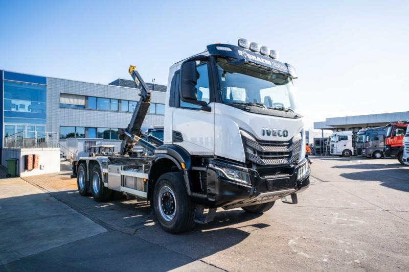Iveco X-WAY 460 - HYVA - 91000 KM - Camion ampliroll: photos 2 Iveco X-WAY 460 - HYVA - 91000 KM - Camion ampliroll: photos 2