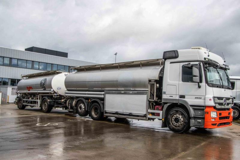 Mercedes ACTROS 2544-MP3+MAGYAR-INOX-18.200L+6COMP - Camion citerne: photos 2 Mercedes ACTROS 2544-MP3+MAGYAR-INOX-18.200L+6COMP - Camion citerne: photos 2