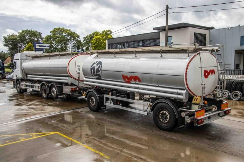 Mercedes ACTROS 2544-MP3+MAGYAR INOX18.200L+17.700L/2X6COMP - Camion citerne: photos 4 Mercedes ACTROS 2544-MP3+MAGYAR INOX18.200L+17.700L/2X6COMP - Camion citerne: photos 4