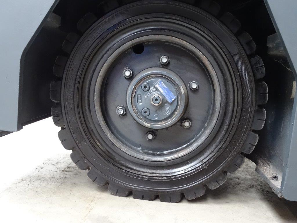 Combilift ESL5067 - REIFEN SE -TRIPLEX - Chariot multidirectionnel: photos 2 Combilift ESL5067 - REIFEN SE -TRIPLEX - Chariot multidirectionnel: photos 2