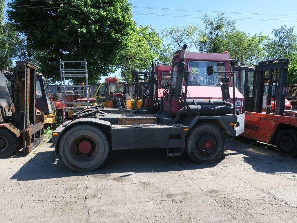 Terberg 170-20 - Tracteur portuaire: photos 1 Terberg 170-20 - Tracteur portuaire: photos 1