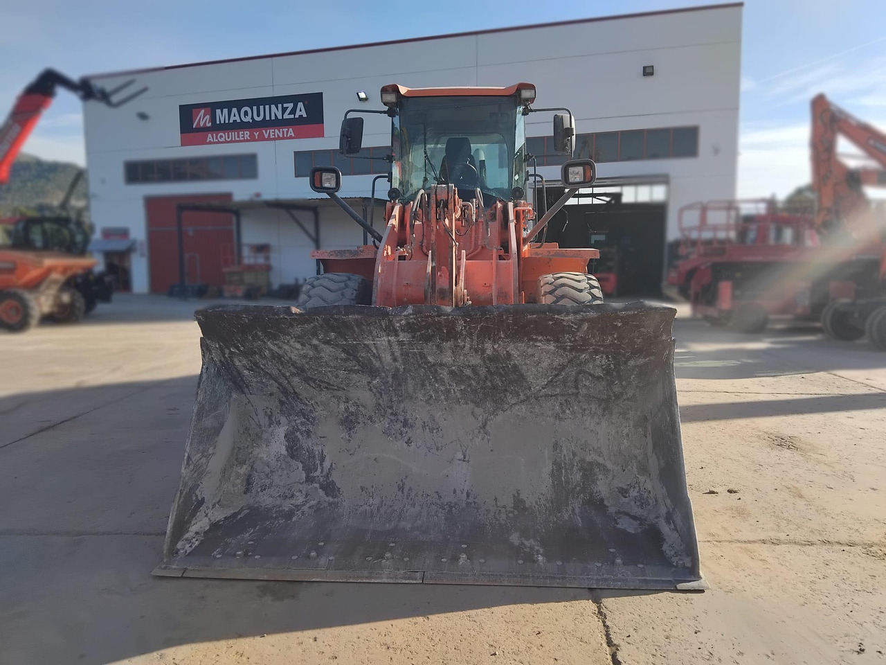 DOOSAN DL250-5 - Chargeuse sur pneus: photos 2 DOOSAN DL250-5 - Chargeuse sur pneus: photos 2