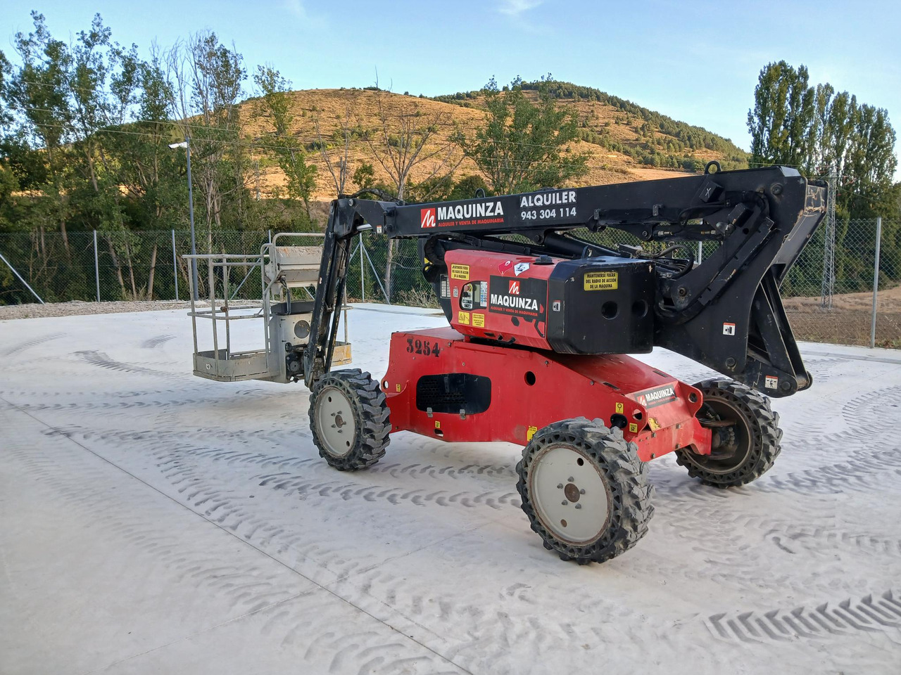 MANITOU MAN GO 12 - Nacelle articulée: photos 2 MANITOU MAN GO 12 - Nacelle articulée: photos 2