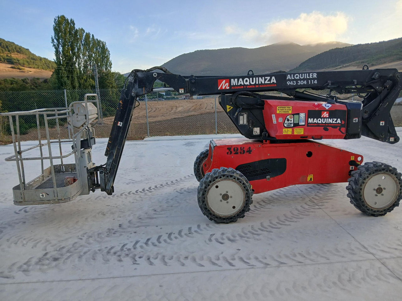 MANITOU MAN GO 12 - Nacelle articulée: photos 1 MANITOU MAN GO 12 - Nacelle articulée: photos 1