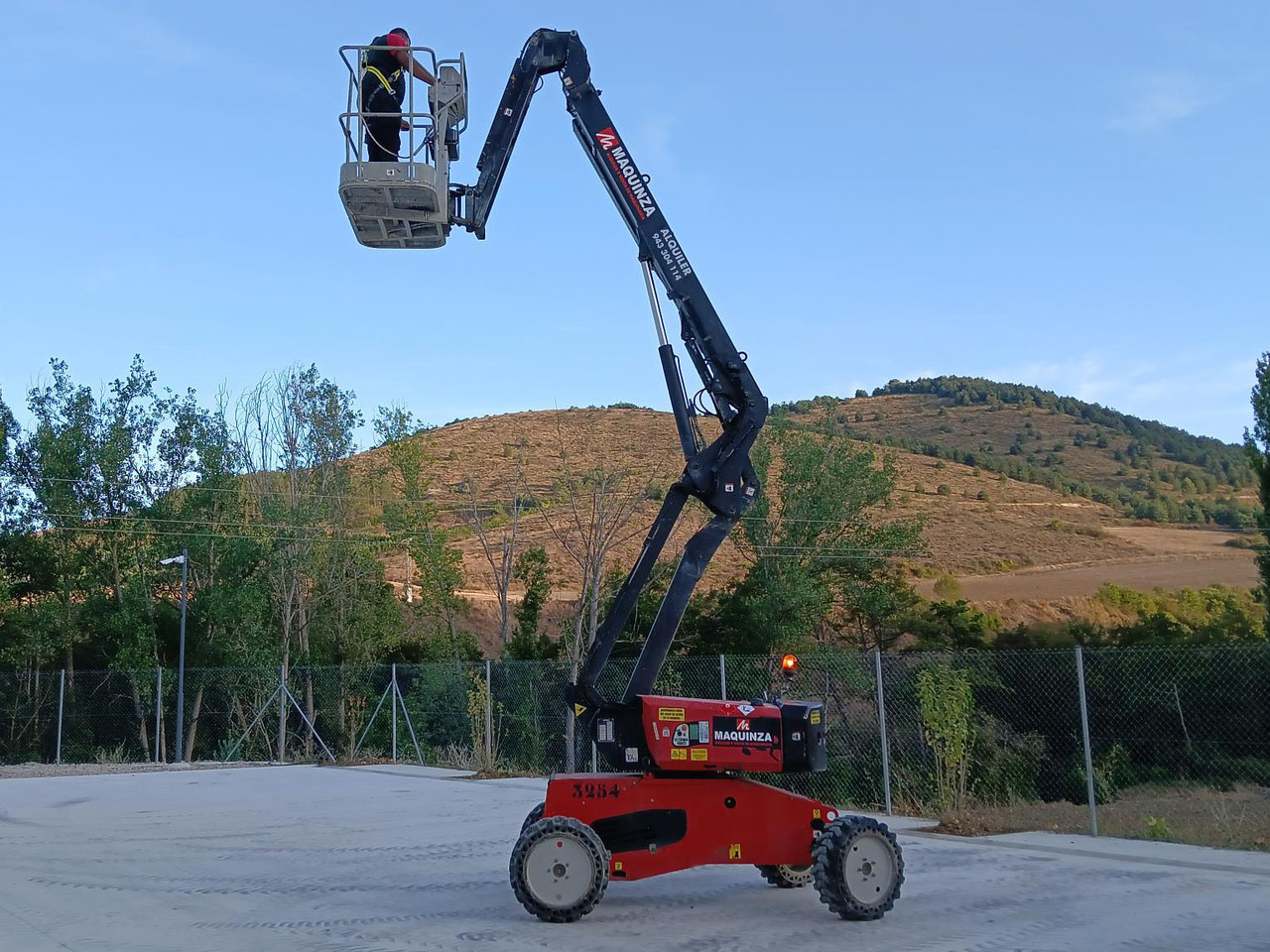 MANITOU MAN GO 12 - Nacelle articulée: photos 5 MANITOU MAN GO 12 - Nacelle articulée: photos 5