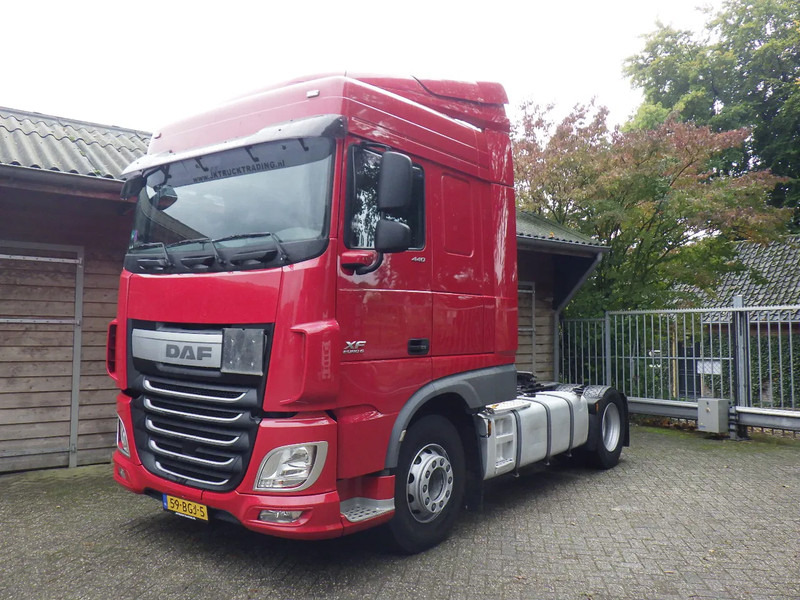DAF XF 440 8 Tons vooras / Standairco / Standkachel - Tracteur routier: photos 1 DAF XF 440 8 Tons vooras / Standairco / Standkachel - Tracteur routier: photos 1