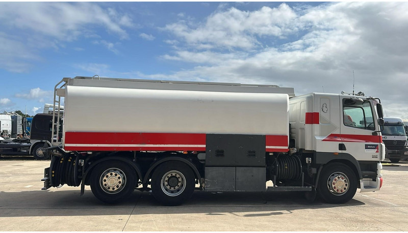 DAF CF 85.430 (20270 LITERS / EURO 3 / TOP CONDITION !!! / PARFAIT ETAT / 6X2 / BOITE MANUELLE) - Camion citerne: photos 4 DAF CF 85.430 (20270 LITERS / EURO 3 / TOP CONDITION !!! / PARFAIT ETAT / 6X2 / BOITE MANUELLE) - Camion citerne: photos 4