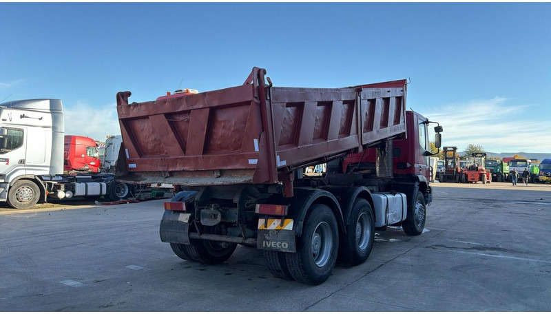 Iveco Eurotrakker 260 E 34 (POMPE MANUELLE / MANUAL PUMP / LAMES / GRAND PONT / BOITE MANUELLE) - Camion benne: photos 4 Iveco Eurotrakker 260 E 34 (POMPE MANUELLE / MANUAL PUMP / LAMES / GRAND PONT / BOITE MANUELLE) - Camion benne: photos 4