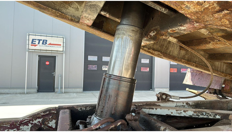 Camion benne Iveco MAGIRUS 260 - 34 (LIVRAISON GRATUITE AU PORT D'ANVERS / POMPE MANUELLE): photos 13 Camion benne Iveco MAGIRUS 260 - 34 (LIVRAISON GRATUITE AU PORT D'ANVERS / POMPE MANUELLE): photos 13