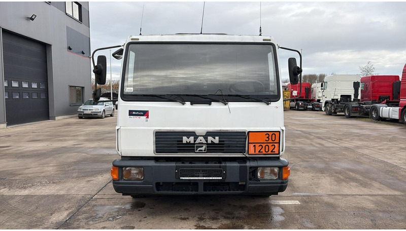 MAN 10.153 (7500L / FULL STEEL / LAMES / BOITE MANUELLE / MANUAL GEARBOX) - Camion citerne: photos 5 MAN 10.153 (7500L / FULL STEEL / LAMES / BOITE MANUELLE / MANUAL GEARBOX) - Camion citerne: photos 5