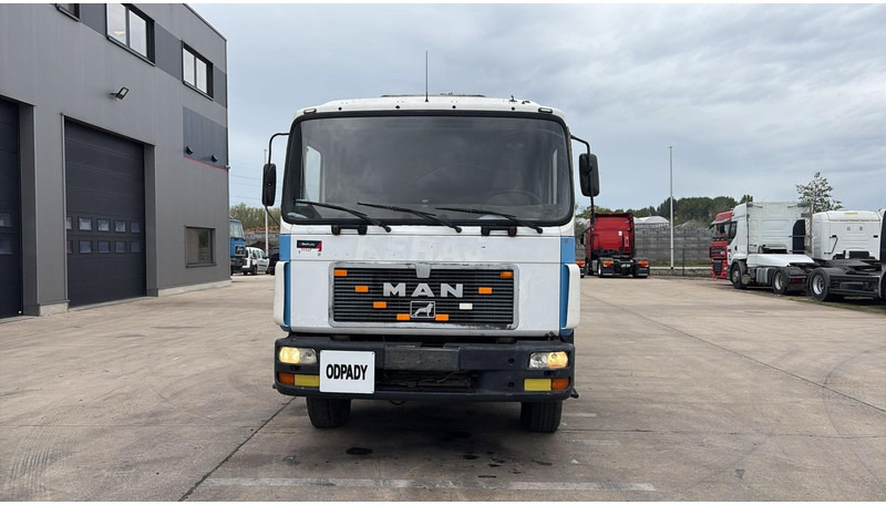 MAN 18.232 (MANUAL PUMP / POMPE MANUELLE / 11.000L) - Camion hydrocureur: photos 2 MAN 18.232 (MANUAL PUMP / POMPE MANUELLE / 11.000L) - Camion hydrocureur: photos 2