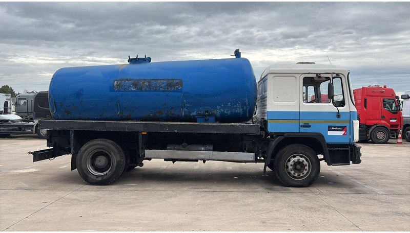 MAN 18.232 (MANUAL PUMP / POMPE MANUELLE / 11.000L) - Camion hydrocureur: photos 4 MAN 18.232 (MANUAL PUMP / POMPE MANUELLE / 11.000L) - Camion hydrocureur: photos 4