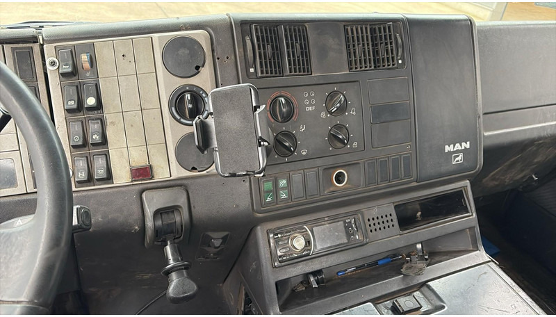 Crédit-bail de MAN 19.403 (6 CYLINDER / MANUAL GEARBOX / BIG AXLE / GRAND PONT) MAN 19.403 (6 CYLINDER / MANUAL GEARBOX / BIG AXLE / GRAND PONT): photos 19