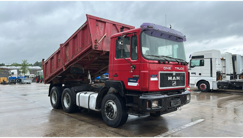 MAN 26.403 (STEEL SUSPENSION / VERY CLEAN / 6 CYLINDER / BIG AXLE / EURO 2) - Camion benne: photos 3 MAN 26.403 (STEEL SUSPENSION / VERY CLEAN / 6 CYLINDER / BIG AXLE / EURO 2) - Camion benne: photos 3
