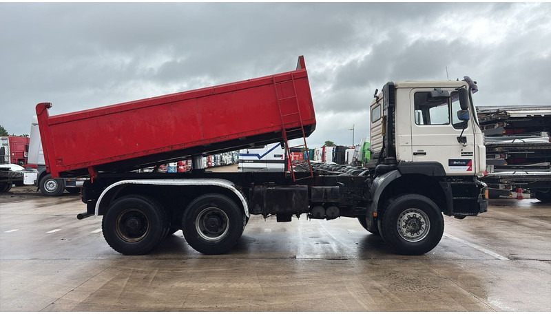MAN 28.343 (EURO 2 / 6X6 / STEEL SUSP. / BIG AXLE / LAMES / GRAND PONT) - Camion benne: photos 4 MAN 28.343 (EURO 2 / 6X6 / STEEL SUSP. / BIG AXLE / LAMES / GRAND PONT) - Camion benne: photos 4