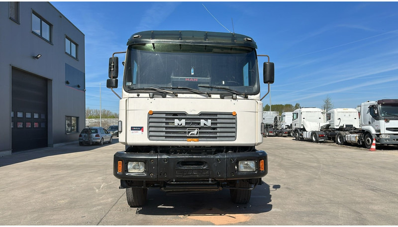 MAN 33.464 (6 CYLINDER / EURO 2 / SEMI MANUAL PUMP / BIG AXLE / STEEL SUSP. / LAMES) - Châssis cabine: photos 2 MAN 33.464 (6 CYLINDER / EURO 2 / SEMI MANUAL PUMP / BIG AXLE / STEEL SUSP. / LAMES) - Châssis cabine: photos 2