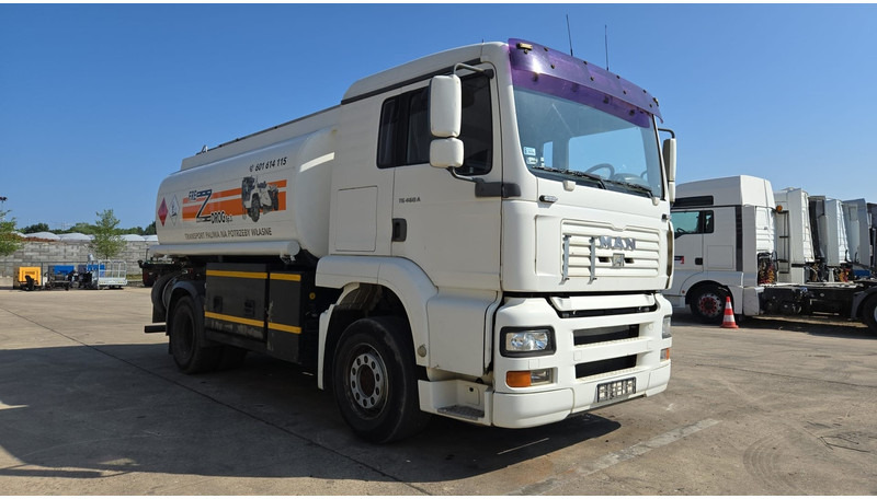 MAN TGA 18.460 (14.140L / MANUAL PUMP / MANUAL GEARBOX / TOP CONDITON / BOITE & POMPE MANUELLE) - Camion citerne: photos 2 MAN TGA 18.460 (14.140L / MANUAL PUMP / MANUAL GEARBOX / TOP CONDITON / BOITE & POMPE MANUELLE) - Camion citerne: photos 2