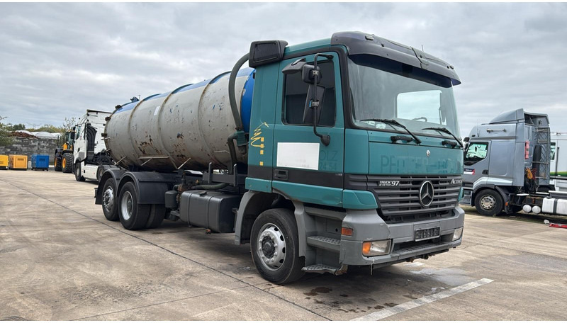 Mercedes-Benz ACTROS 2531 (16000 L / EPS / 6X2 / DEVANT LAMES / V6 / GRAND PONT) - Camion hydrocureur: photos 4 Mercedes-Benz ACTROS 2531 (16000 L / EPS / 6X2 / DEVANT LAMES / V6 / GRAND PONT) - Camion hydrocureur: photos 4