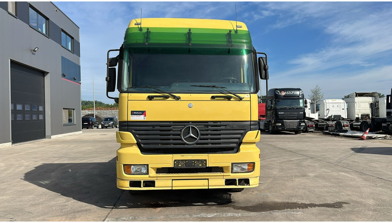 Mercedes-Benz ACTROS 2543 (EPS / 3 PEDALES / LAMES DEVANT / STEEL FRONT / PARFAIT ETAT !! / V6) - Camion plateau: photos 3 Mercedes-Benz ACTROS 2543 (EPS / 3 PEDALES / LAMES DEVANT / STEEL FRONT / PARFAIT ETAT !! / V6) - Camion plateau: photos 3