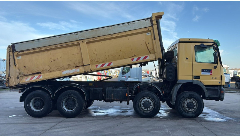 Mercedes-Benz Actros 4141 (8X8 / BOITE MANUELLE / MANUAL GEARBOX / STEEL / LAMES / MP2 / V6) - Camion benne: photos 3 Mercedes-Benz Actros 4141 (8X8 / BOITE MANUELLE / MANUAL GEARBOX / STEEL / LAMES / MP2 / V6) - Camion benne: photos 3