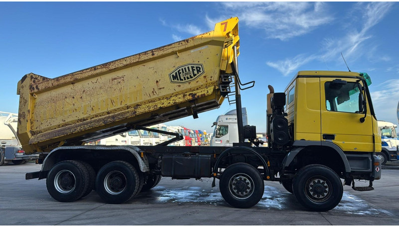 Mercedes-Benz Actros 4141 (8X8 / LAMES / GRAND PONT / V6 / BOITE MANUELLE / MANUAL GEARBOX) - Camion benne: photos 3 Mercedes-Benz Actros 4141 (8X8 / LAMES / GRAND PONT / V6 / BOITE MANUELLE / MANUAL GEARBOX) - Camion benne: photos 3