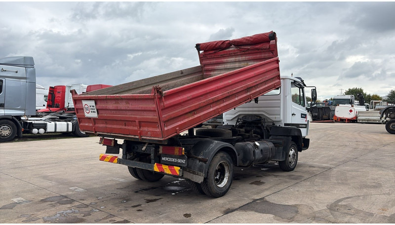 Mercedes-Benz SK 814 (SPER / AUXILAIRY / MANUAL PUMP / STEEL SUSP. / 6 CYLINDER / 3 WAY TIPPER / PERFECT) - Camion benne: photos 4 Mercedes-Benz SK 814 (SPER / AUXILAIRY / MANUAL PUMP / STEEL SUSP. / 6 CYLINDER / 3 WAY TIPPER / PERFECT) - Camion benne: photos 4