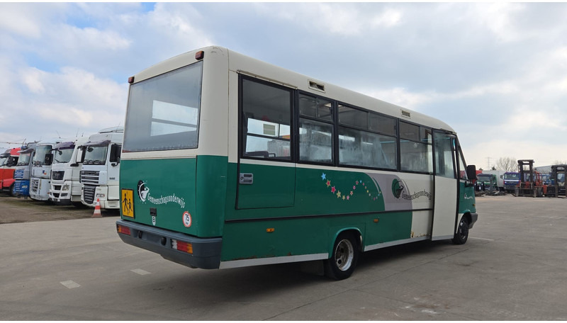 Mercedes-Benz Vario 614 (BELGIAN BUS / 34 SEATS / MANUAL PUMP / LAMES / STEEL SUSP.) - Bus urbain: photos 5 Mercedes-Benz Vario 614 (BELGIAN BUS / 34 SEATS / MANUAL PUMP / LAMES / STEEL SUSP.) - Bus urbain: photos 5