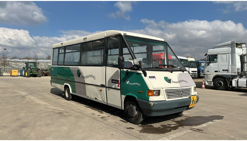 Mercedes-Benz Vario 614 (BELGIAN BUS / MANUAL PUMP / POMPE MANUELLE / BOITE MANUELLE / LAMES) - Bus urbain: photos 3 Mercedes-Benz Vario 614 (BELGIAN BUS / MANUAL PUMP / POMPE MANUELLE / BOITE MANUELLE / LAMES) - Bus urbain: photos 3
