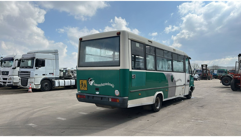 Mercedes-Benz Vario 614 (BELGIAN BUS / MANUAL PUMP / POMPE MANUELLE / BOITE MANUELLE / LAMES) - Bus urbain: photos 5 Mercedes-Benz Vario 614 (BELGIAN BUS / MANUAL PUMP / POMPE MANUELLE / BOITE MANUELLE / LAMES) - Bus urbain: photos 5
