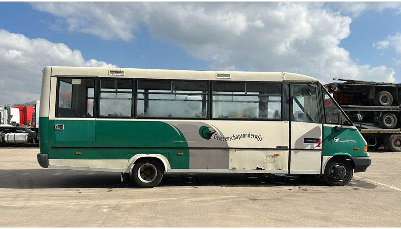 Mercedes-Benz Vario 614 (BELGIAN BUS / MANUAL PUMP / POMPE MANUELLE / BOITE MANUELLE / LAMES) - Bus urbain: photos 4 Mercedes-Benz Vario 614 (BELGIAN BUS / MANUAL PUMP / POMPE MANUELLE / BOITE MANUELLE / LAMES) - Bus urbain: photos 4