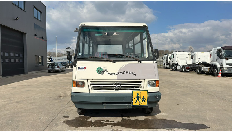 Mercedes-Benz Vario 614 (BELGIAN BUS / MANUAL PUMP / POMPE MANUELLE / BOITE MANUELLE / LAMES) - Bus urbain: photos 2 Mercedes-Benz Vario 614 (BELGIAN BUS / MANUAL PUMP / POMPE MANUELLE / BOITE MANUELLE / LAMES) - Bus urbain: photos 2