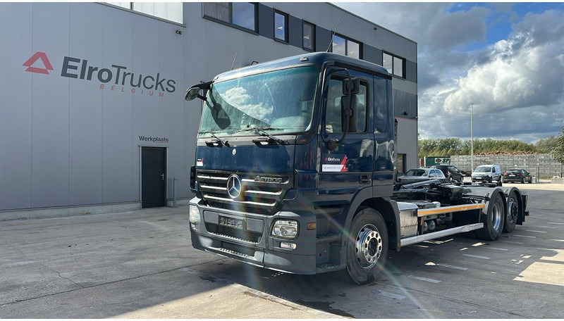 Mercedes-Benz actros 2541 (DEVANT LAMES / EPS / FRONT STEEL / V6 / MP2 / 6X2) - Camion ampliroll: photos 1 Mercedes-Benz actros 2541 (DEVANT LAMES / EPS / FRONT STEEL / V6 / MP2 / 6X2) - Camion ampliroll: photos 1